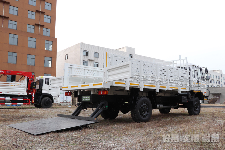 东风六驱,越野专用车底盘,东风EQ2070,长头越野卡车,东风双排驾驶室,东风4X4,145平头液压尾板载货汽车,东风越野运输车,东风4驱EQ2070