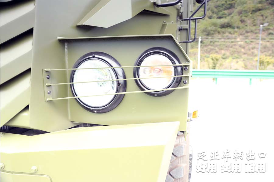 东风六驱卡车，东风装甲车，六驱装甲车，军用装甲车，装甲车出口，越野专用车，六驱越野卡车，装甲车定制