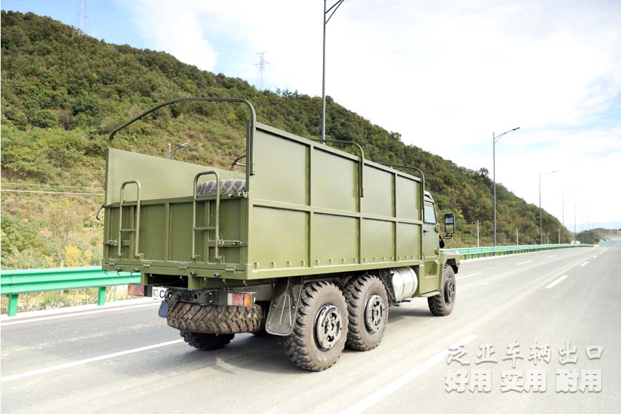 东风六驱卡车，东风装甲车，六驱装甲车，军用装甲车，装甲车出口，越野专用车，六驱越野卡车，装甲车定制
