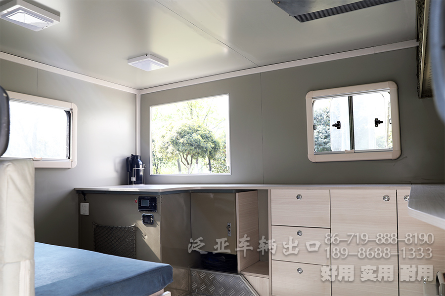 依维柯2046,越野型旅居房车,移动办公房车,房车定制改装,户外办公车
