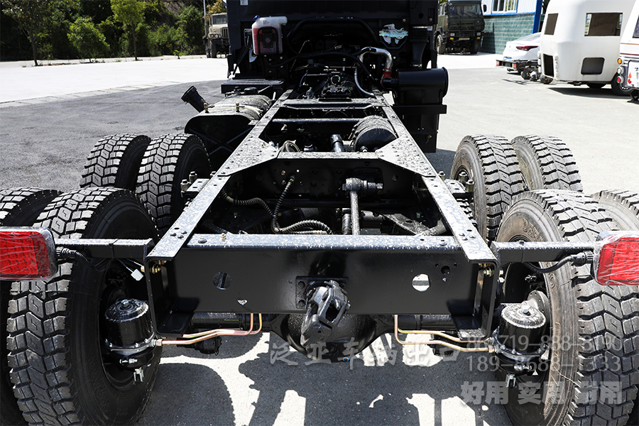 湖北越野专用车官网,湖北越野专用车有限公司官网,越野卡车定制,东风四驱六驱,东风军车改装,越野运兵车,森林消防车,四驱六驱越野车底盘,越野客车,越野卡车,专用车改装,工厂直销专用车、轻型越野卡车底盘、六驱卡车