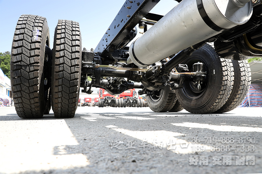 新款卡车底盘,六驱卡车,山猫越野车底盘,专用车改装,6*6出口型卡车,平头2082,后八轮越野车
