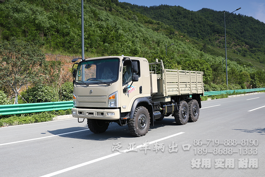 东风平头EQ2082六驱越野轻卡、190马力平头6X6柴油越野汽车