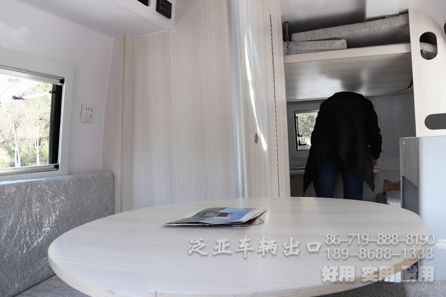 牵引车、拖挂房车、开来式拖挂房车、开来拖挂房车