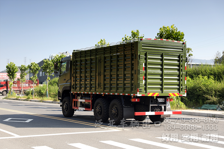 东风六驱340马力越野运输车，340马力重型商用车出口、大载荷越野运输车