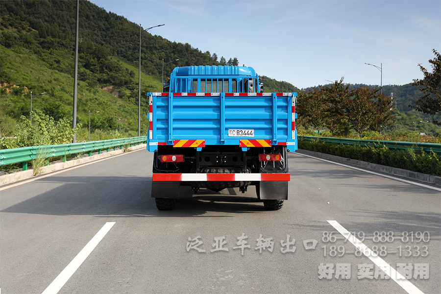 东风六驱，340马力卡车，六驱出口卡车，6*6货运卡车，长途货车，刹车降温水箱，6*6货运卡车