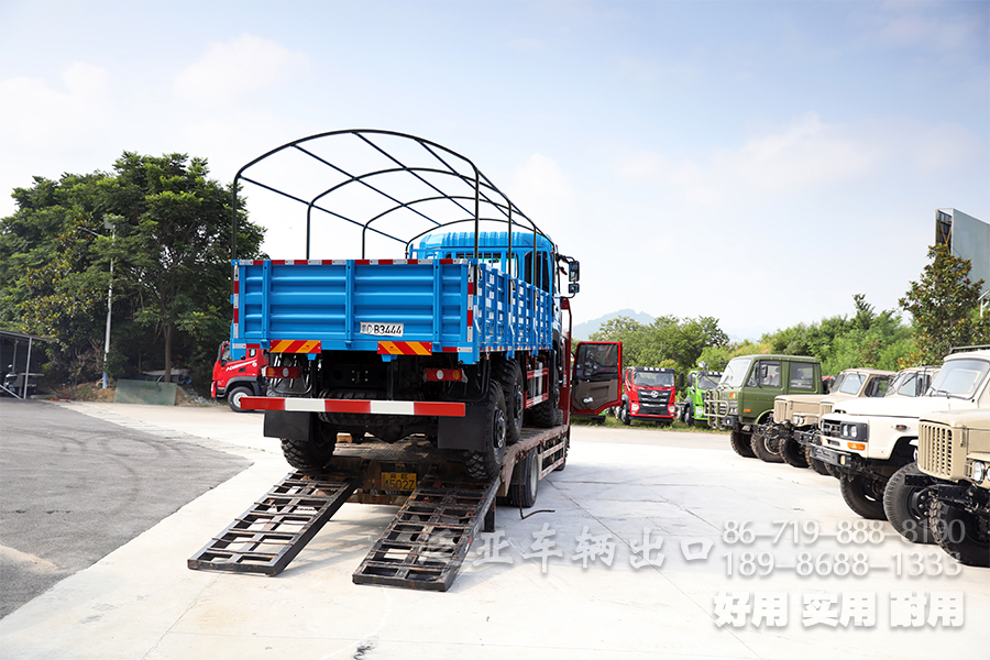 东风六驱，340马力卡车，六驱出口卡车，6*6货运卡车，长途货车，刹车降温水箱，6*6货运卡车