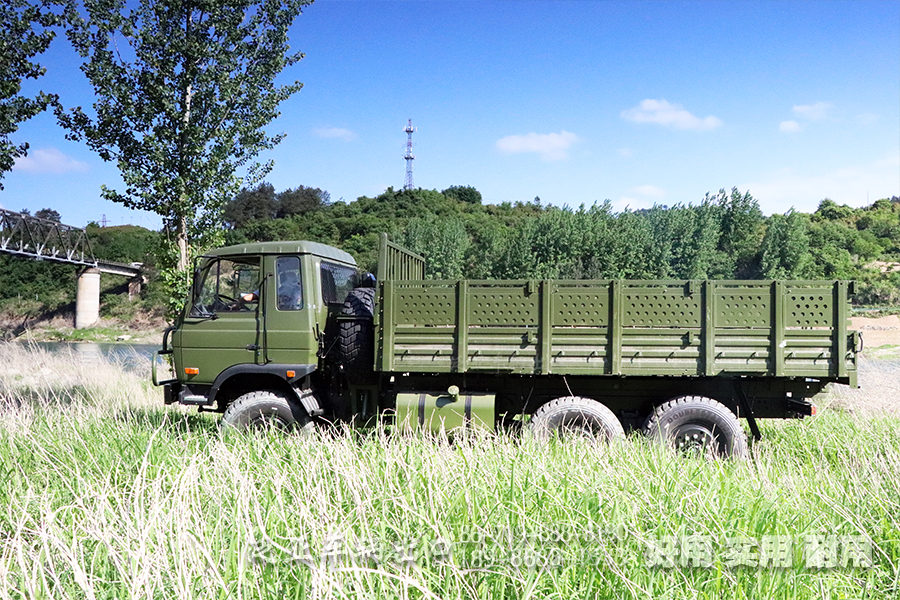 六驱越野车,EQ2102G平头,六驱越野卡车,东风EQ2102G三吨半,东风EQ2102,六驱越野卡车,全驱越野货车,东风6X6全驱卡车