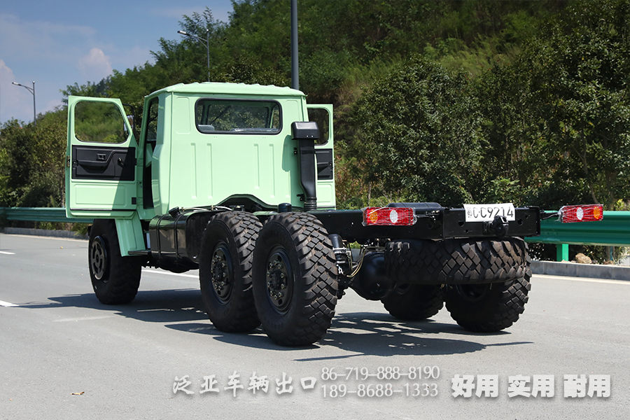 东风EQ2100底盘,东风6×6底盘,双玻璃EQ2100底盘,六驱越野底盘,6×6尖头底盘,EQ245底盘,运兵卡车,底盘出口,长头军车,190马力军车,军车专用改装
