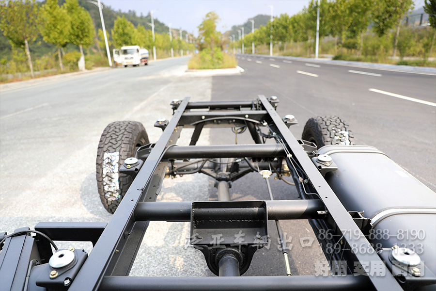 全驱越野底盘,轻型底盘,全驱底盘,长头底盘,底盘改装,短头卡车出口,依维柯4X4,长头房车底盘,全驱轻型房车
