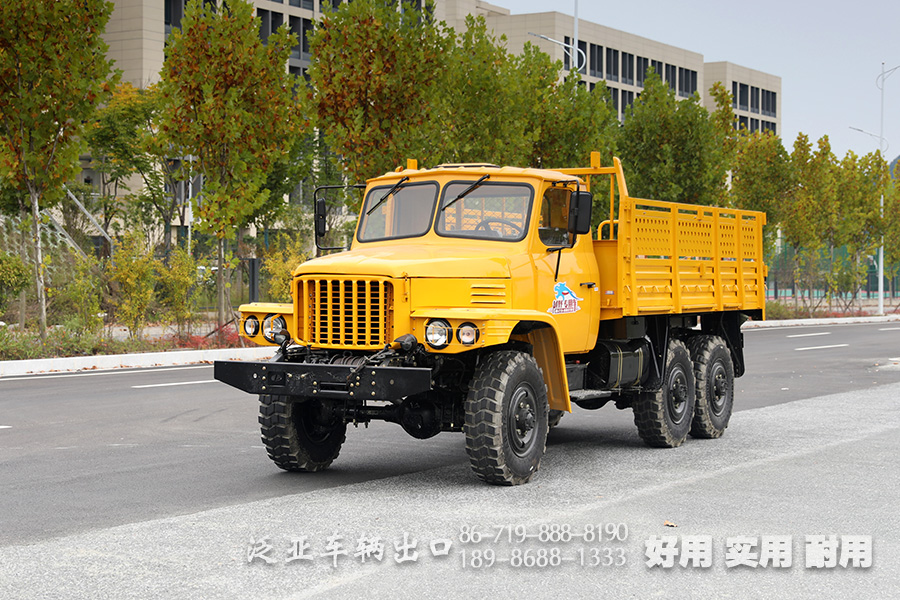 东风6X6长头双玻璃柴油卡车_EQ240四吨民用越野卡车_EQ2082尖头Y25越野运兵车