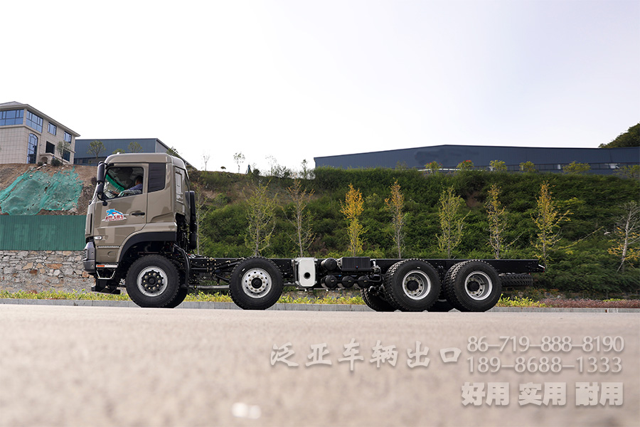 东风8X4,8X4平板,平板底盘,东风10米平板,东风10米底盘,30吨专用车底盘,30吨底盘,专用车底盘改装