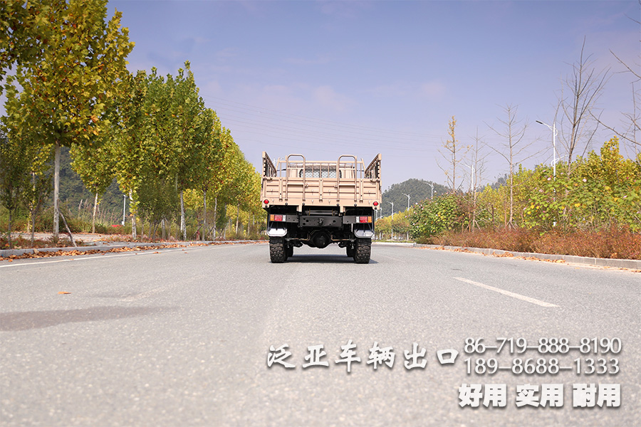 东风25Y,军绿色越野卡车,运兵车,EQ2082,带绞盘的越野车,尖头货车