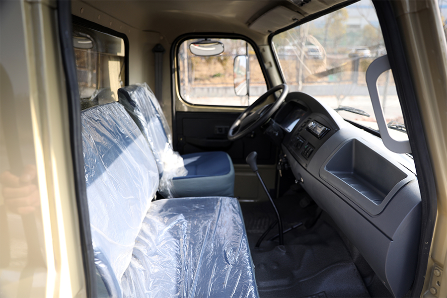 东风四驱，东风4x4，东风四驱尖头大玻璃越野卡车底盘，东风四驱底盘出口，东风底盘出口厂家