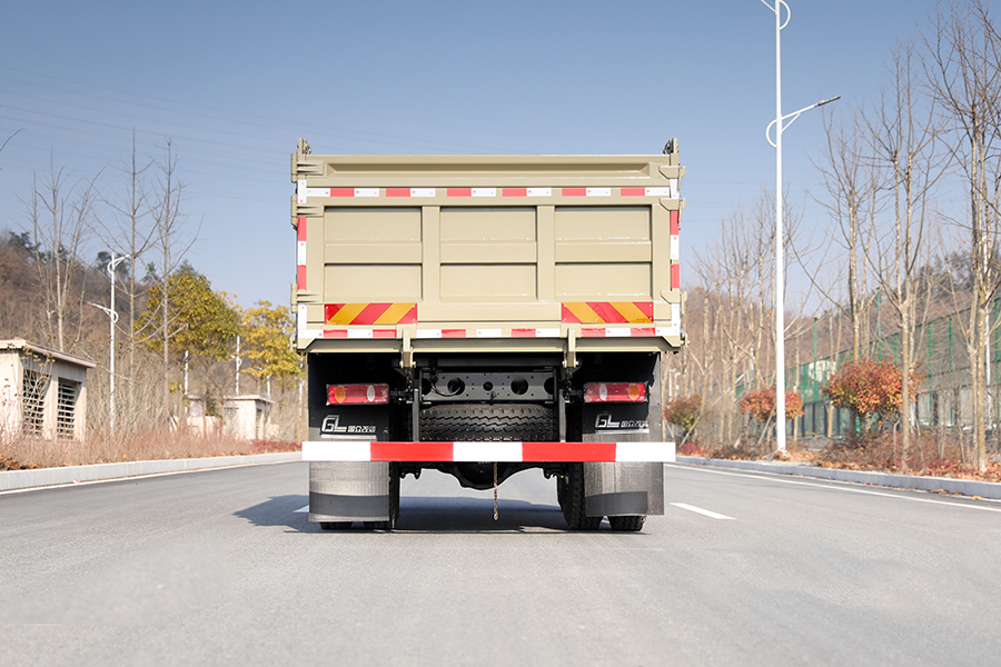 东风四驱，东风4x4，东风四驱尖头大玻璃越野卡车底盘，东风四驱底盘出口，东风底盘出口厂家