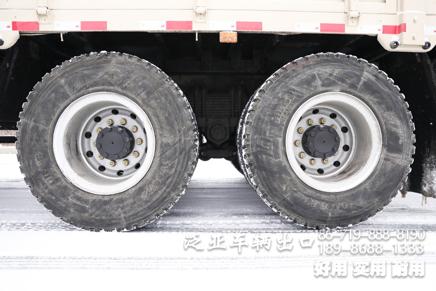 东风8x4仓栅车，东风平头一排半驾驶室，东风重型仓栅车，东风大承载力越野卡车，东风十二档变速卡车，东风420L油箱，仓栅运输车，大马力卡车