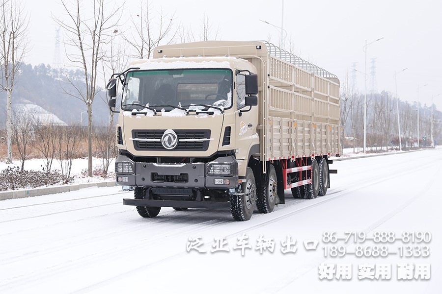 东风8x4重型仓栅式运输车_东风平头一排半带卧铺驾驶室越野卡车_东风大承载力越野运输车
