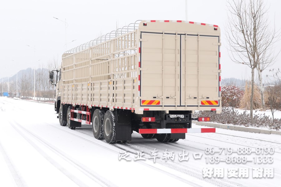 东风8x4仓栅车，东风平头一排半驾驶室，东风重型仓栅车，东风大承载力越野卡车，东风十二档变速卡车，东风420L油箱，仓栅运输车，大马力卡车