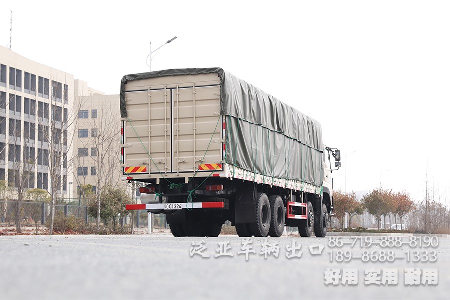 东风8x8，大马力仓栅车整车，450马力，手动十档越野专用运输车