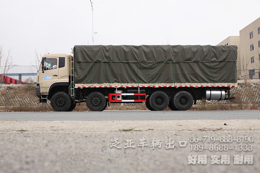 东风8x8，大马力仓栅车整车，450马力，手动十档越野专用运输车