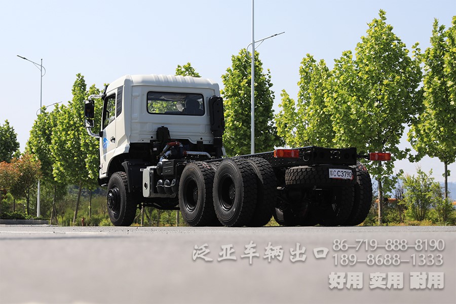 东风4x2，越野专用车底盘，190马力底盘