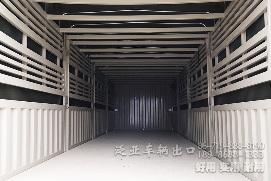 东风8x8，大马力仓栅车整车，450马力，手动十档越野专用运输车