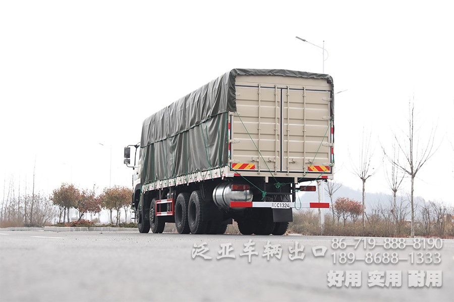 东风8x8，大马力仓栅车整车，450马力，手动十档越野专用运输车
