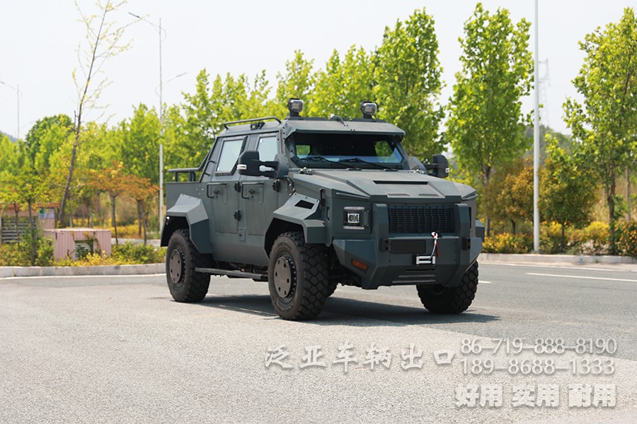 装甲车、皮卡车
